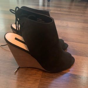 Black wedge heels